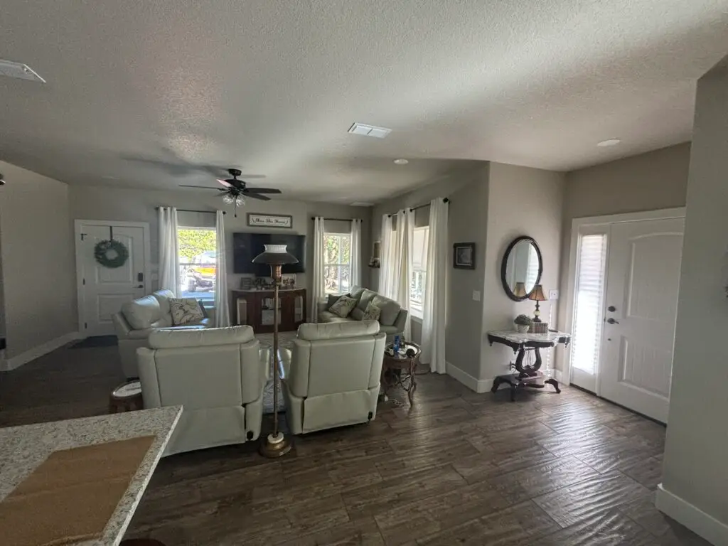 picture of a living room with cream walls and couches