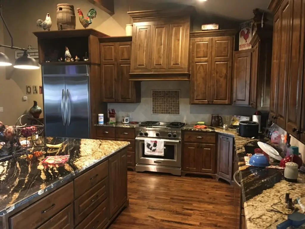 Warm brown kitchen